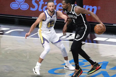 NBA休赛期密尔沃基雄鹿队蓄势待发：德罗赞加盟助阵冲击总冠军