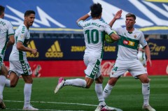 巴塞罗那后防线：孔德与克里斯滕森的防守默契与团队协作